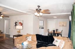 Central | Crews Dream | Space! | Pets OK| Relaxing - Image 2
