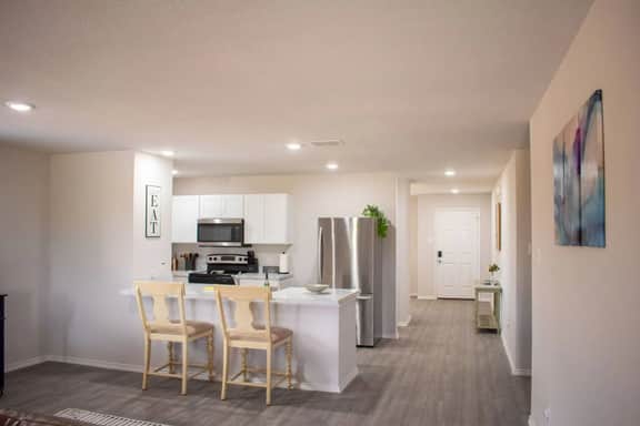 New | 5 bed 3.5 bath | Long Stays OK | 2 Masters - Image 5
